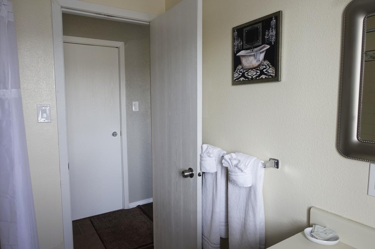 Anchorage Uptown Suites Buitenkant foto