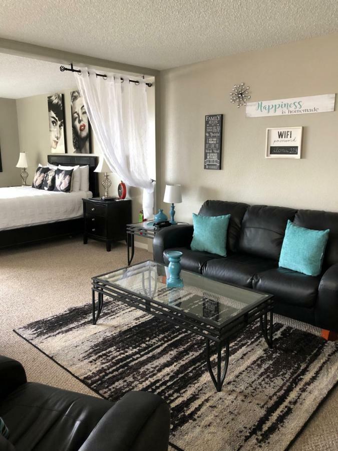Anchorage Uptown Suites Buitenkant foto