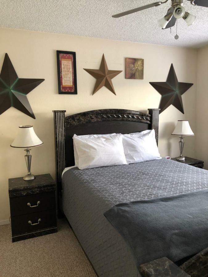Anchorage Uptown Suites Buitenkant foto